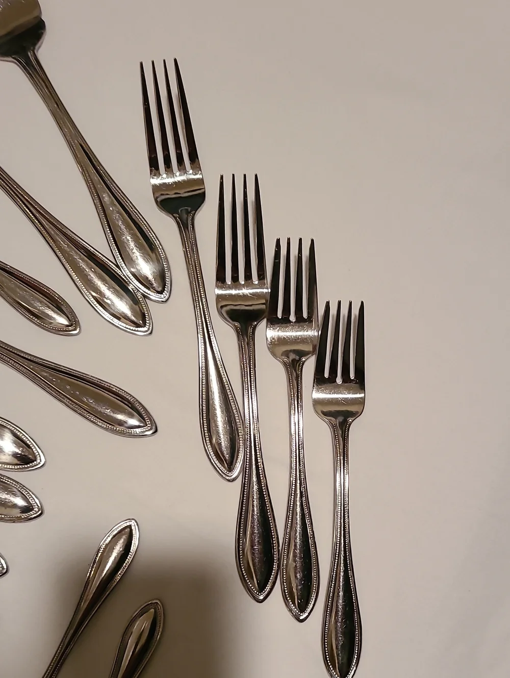 Wallace 18/10 Indonesia Silver Flatware, 19 Pieces Beaded Edge Teardrop